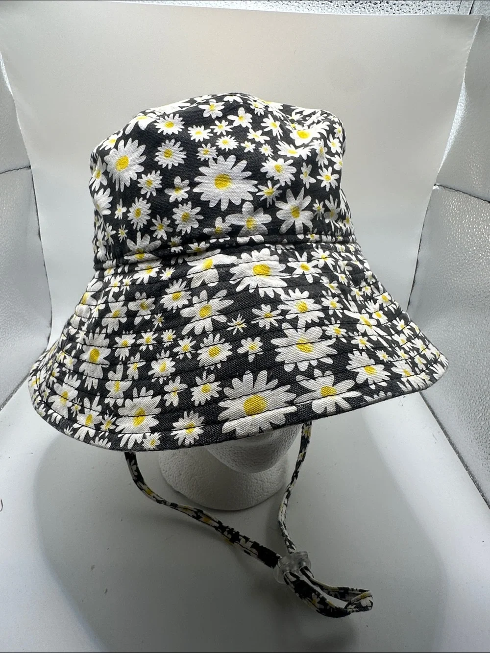 Millymook Black Daisy Bucket Hat with Chin Strap